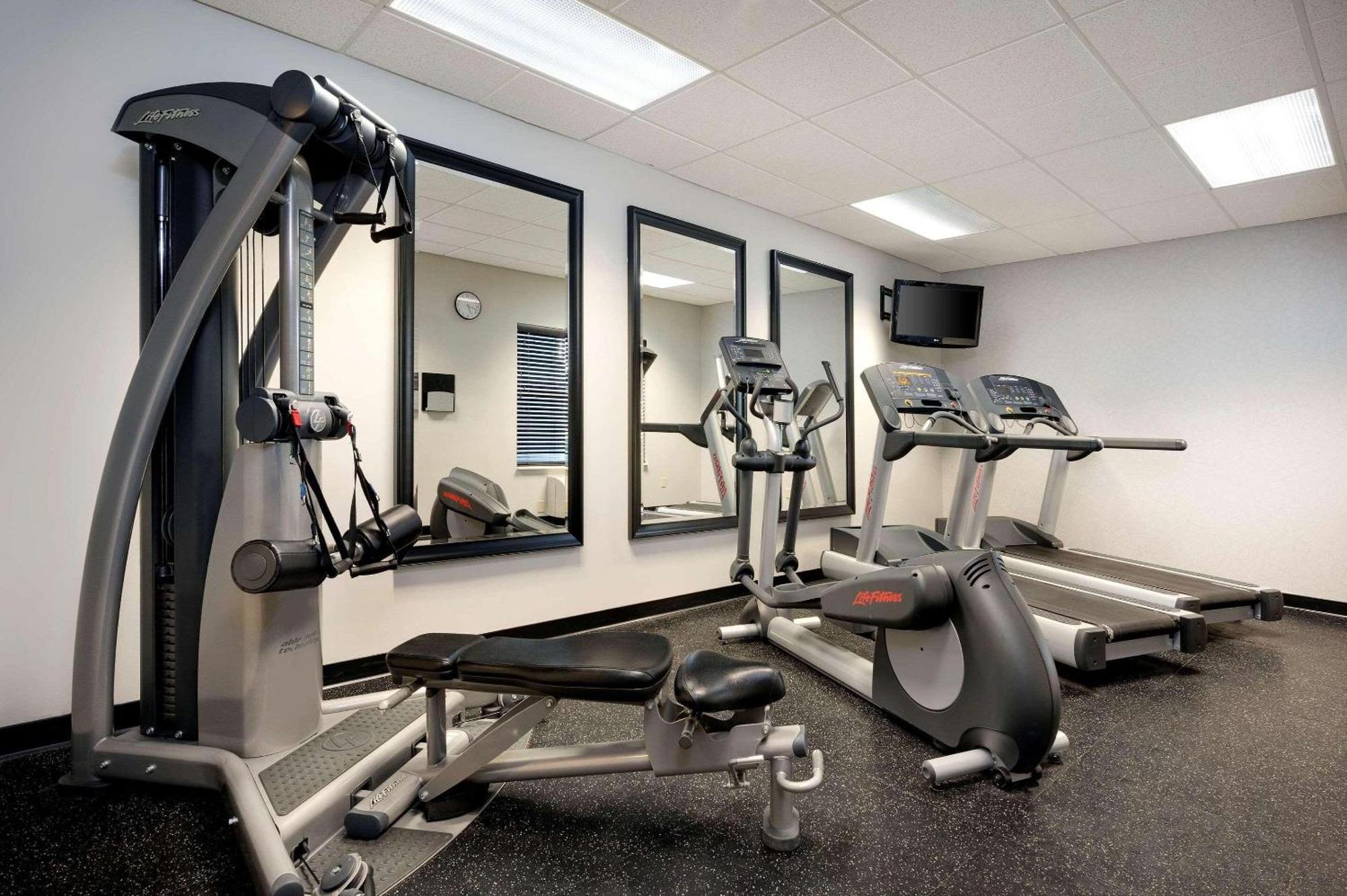 Country Inn & Suites By Radisson Albertville Near Outlet Mall Экстерьер фото