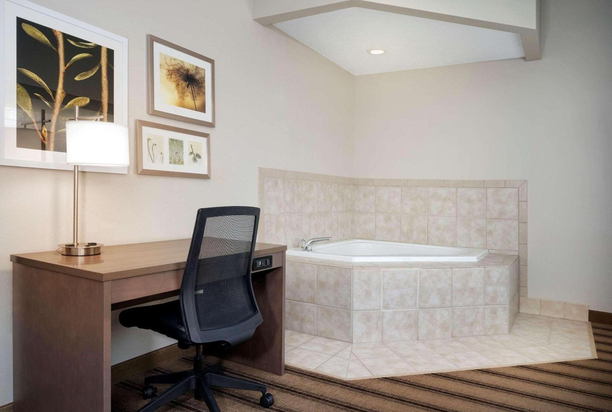 Country Inn & Suites By Radisson Albertville Near Outlet Mall Экстерьер фото